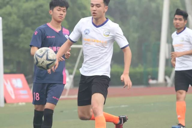 中国男篮暂停引进归化球员，上个奥运周期时曾成功归化了NBA球员李凯尔，并代表中国男篮出战了世界杯